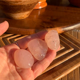 Pietra burattata di calcedonio rosa