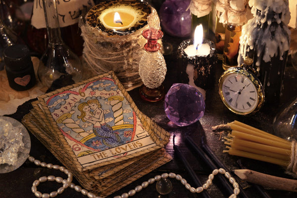Tarot Cards and their Crystals