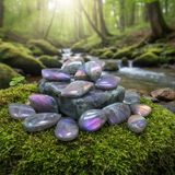 Cabochon in labradorite
