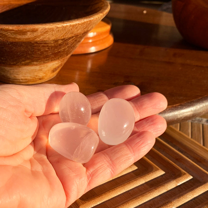 Ellipse roulée en quartz rose glacé