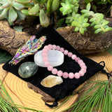Conjunto de bolsa de tranquilidade com pulseira de quartzo rosa Mala