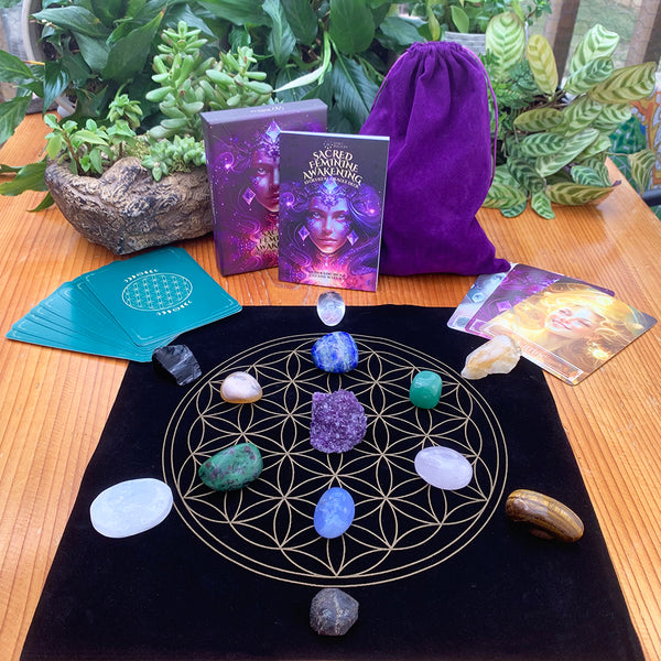 🌙 Sacred Feminine Awakening Oracle Deck & 13 Crystal Companion-set