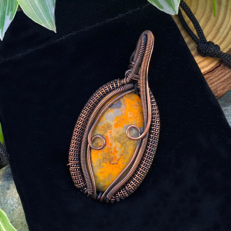 Collier pendentif en fil de cuivre Bumblebee Jasper