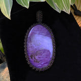 Charoiet macrame hanger ketting