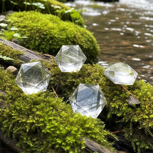 Cristal facetado de geometria sagrada de quartzo transparente