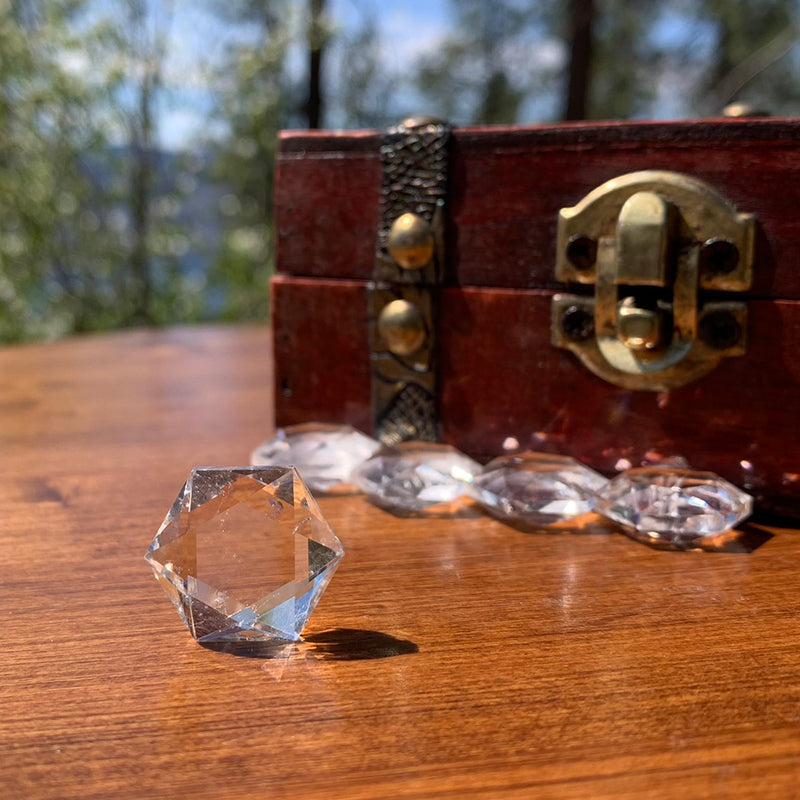 Cristal facetado de geometria sagrada de quartzo transparente
