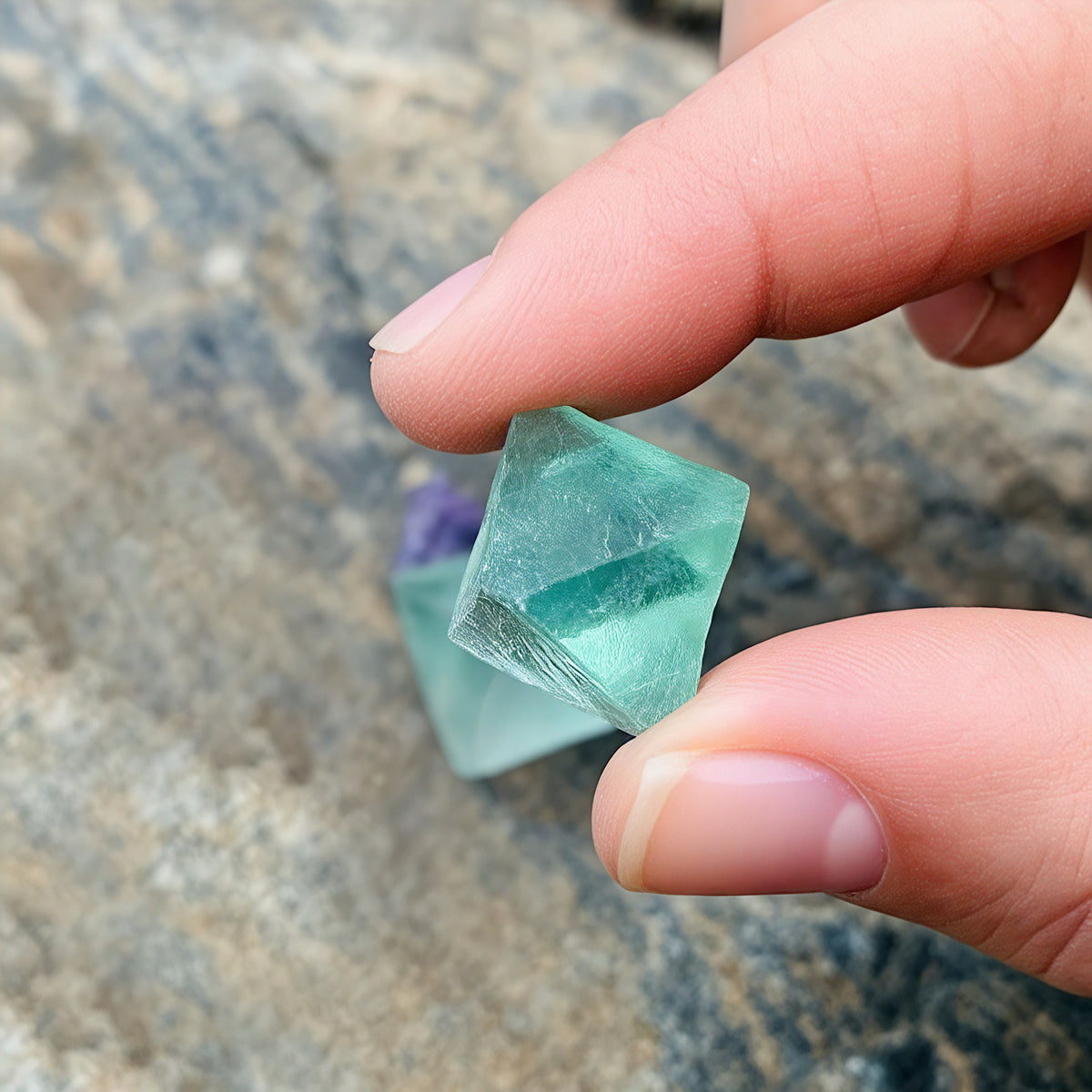 Ottaedro di fluorite verde