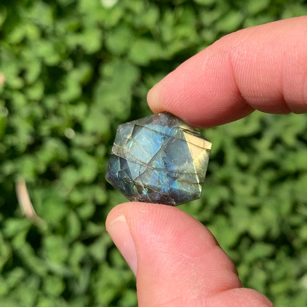 Cristallo sfaccettato con geometria sacra labradorite