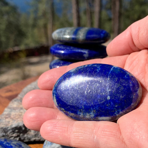 GRATIS GIVEAWAY! Lapis Lazuli Palmstone - (Betal bare forsendelsesomkostninger)