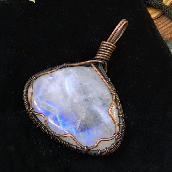Z ARRON DESIGN Collar con colgante de alambre de cobre con piedra lunar Serenity