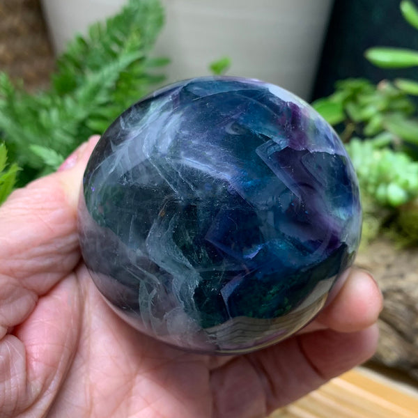 Sphère de fluorite multicolore