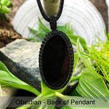 Colar com pingente de macramê obsidiana