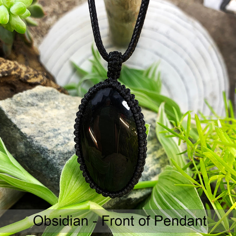 Collar con colgante de macramé de obsidiana