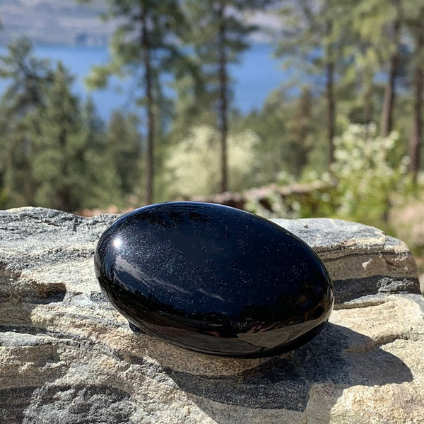 PRISVINNER! Obsidian Palmstone - (Bare betal fraktkostnaden)