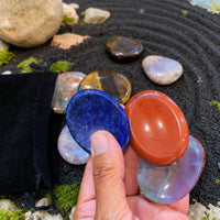 Set chakra Don't Worry Stones + borsa in velluto
