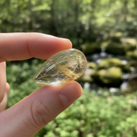 Larme de quartz rutilée de cheveux d’ange