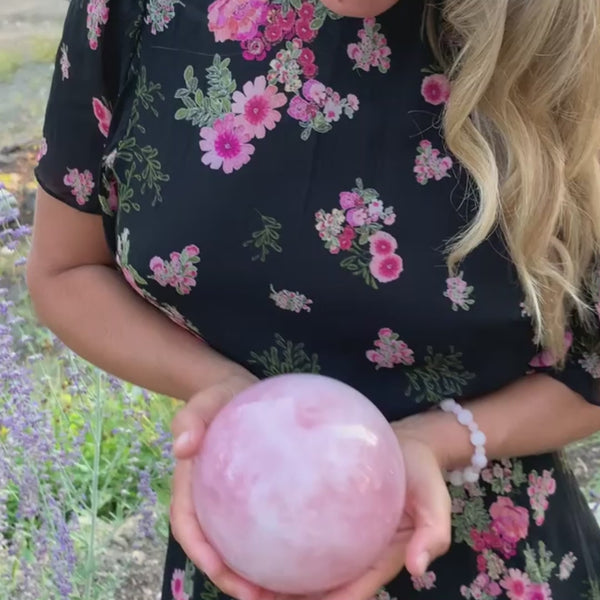 Grande sfera di quarzo rosa