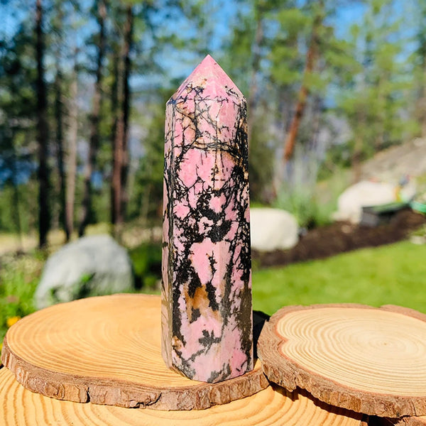 Rhodonite - La pierre de l'amour de soi et de la guérison émotionnelle