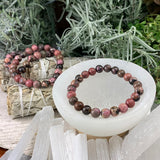 Mala Rhodonite armbånd med fløyelspose