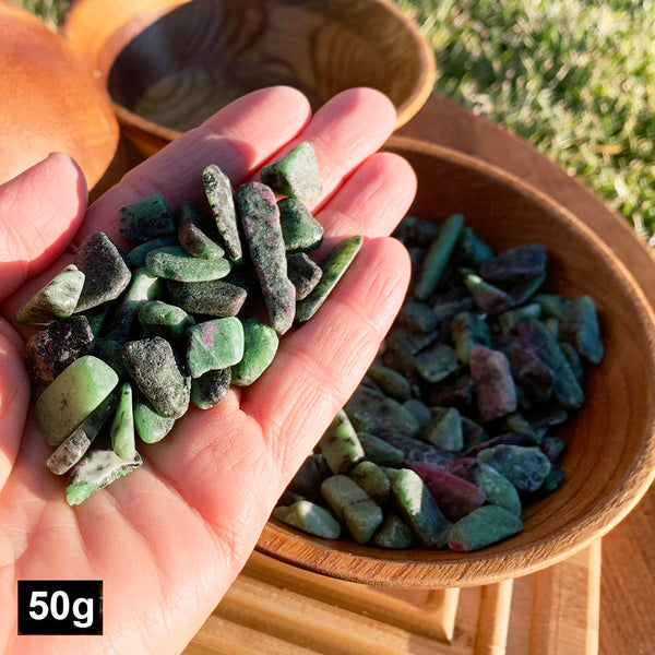 Mini piedras preciosas de rubí en zoisita (lote de 50 gramos / 1,7 oz)
