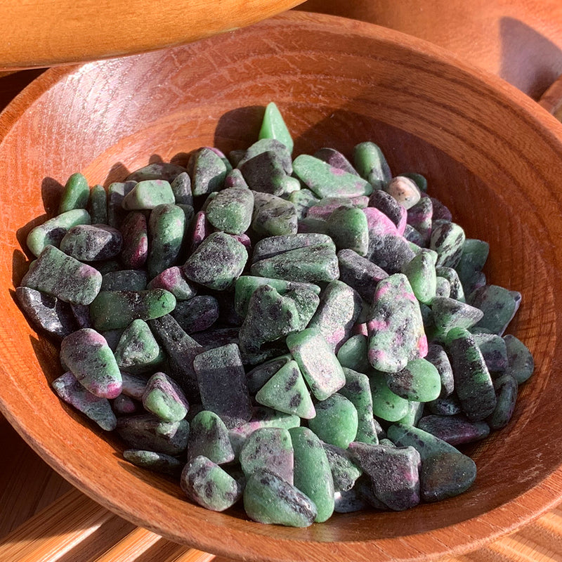 Rubis en mini pierres précieuses Zoisite (50 grammes / 1,7 oz. Lot)