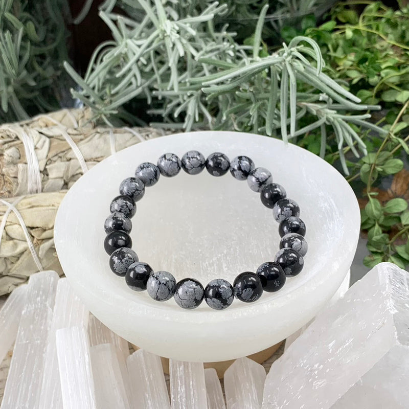 Mala Snowflake Obsidian-armbånd med fløyelsveske