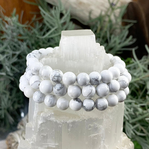 Mala White Howlite armbånd med fløjlspose