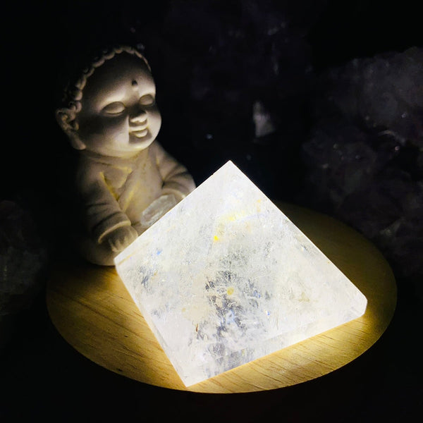 Kristall-Stimmungslicht (mittlere Pyramide aus klarem Quarz)