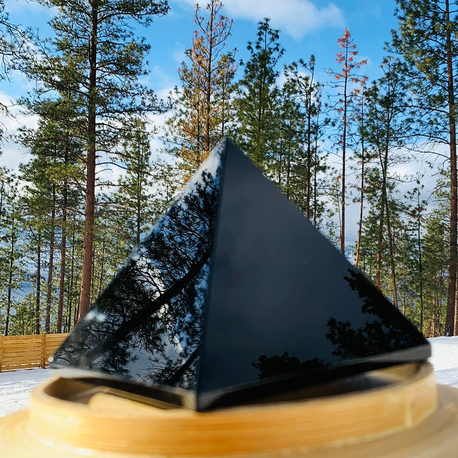 Large Obsidian Pyramid – Spirit Magicka