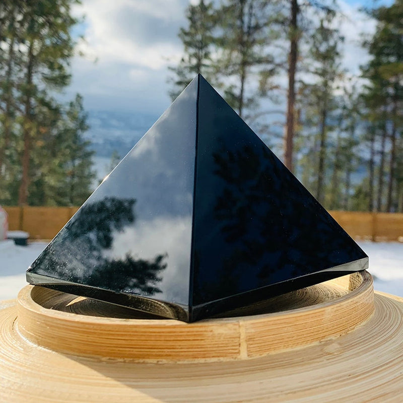 Large Obsidian Pyramid – Spirit Magicka
