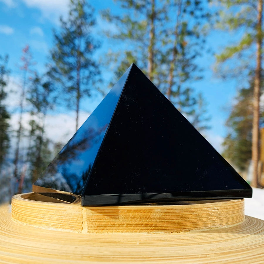 Large Obsidian Pyramid – Spirit Magicka
